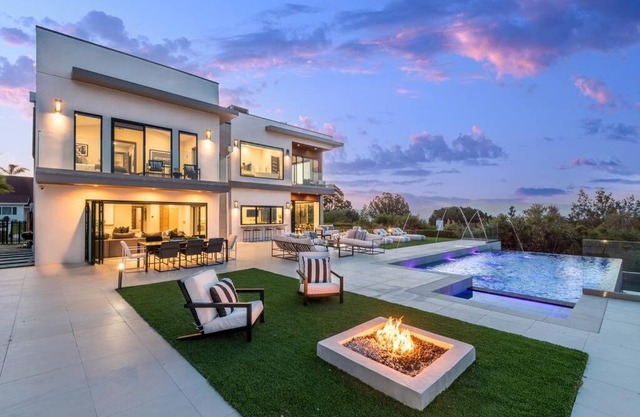 Tarzana Mansion - Unparalleled Luxury and Elegance