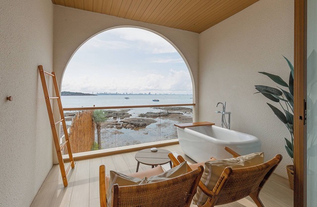 Tasana Bar and Luxury resort