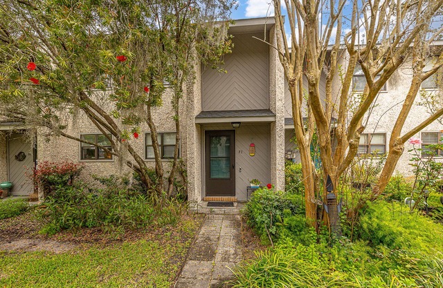 Tastefully decorated 2 BR/2.5 BA townhome close to everything! Monthly rental