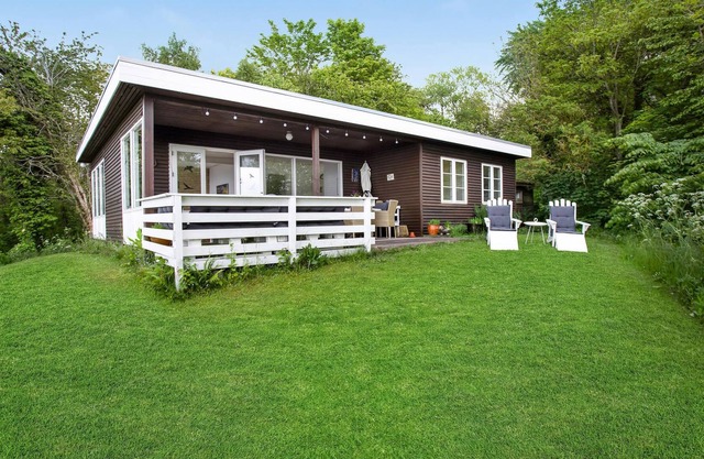 Tastefully furnished vacation home on a natural plot above the idyllic village of Vang, with impress