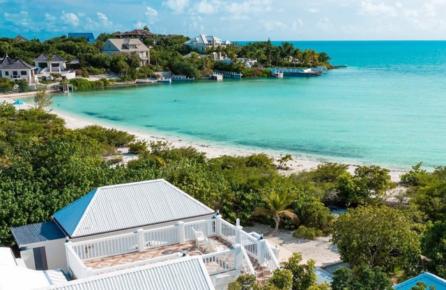 TC Villas -Coccoloba Beach House -Pristine Paradise with Private Beach Access