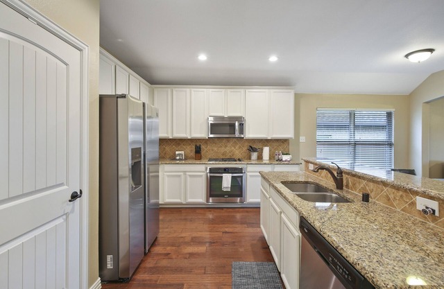 TCH - 3BR/2BA Home in Little Elm - DL