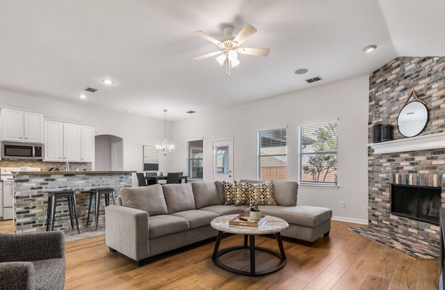 TCH - 3BR/2BA Home in Little Elm - FR