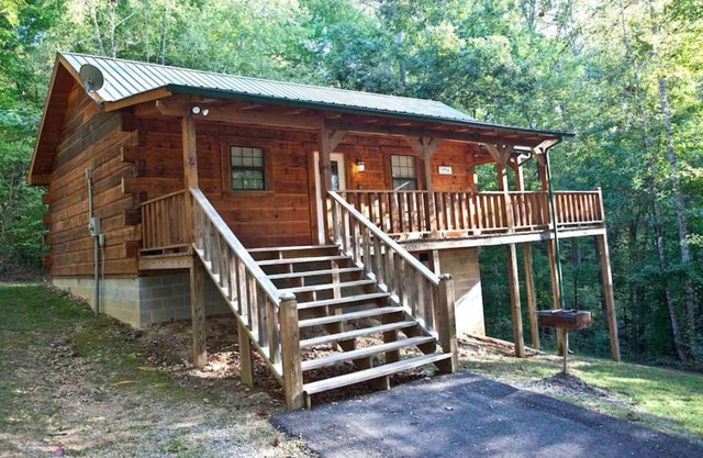 Tellico Cabins, Angler cabin with Hot Tub
