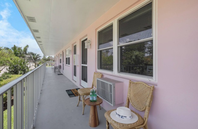 Tempting second floor unit located in Seabreeze South
