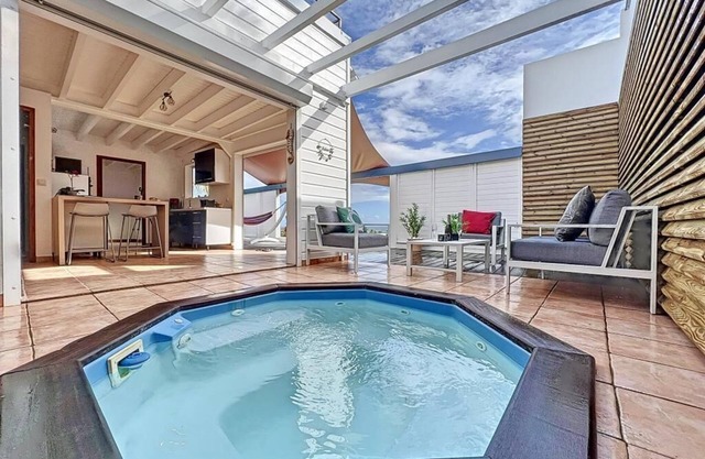 TERRATHELY, sea view, private pool, walking distance to beach.