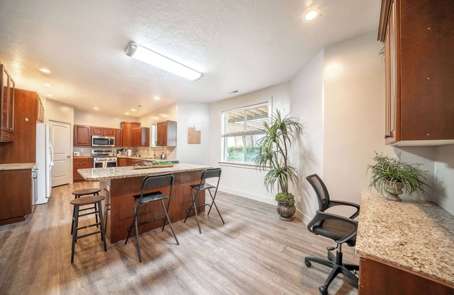Terrific 4-bedroom condo in Fairview