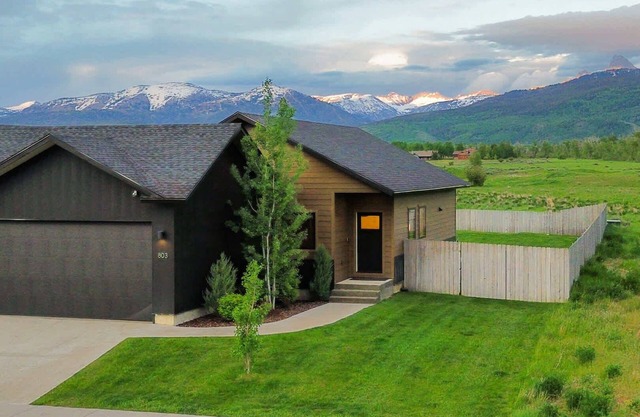 Teton Solitude - Mountain Home w/Hot Tub