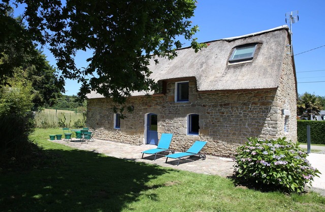 Thatched cottage in Brittany 15 minutes from the sea