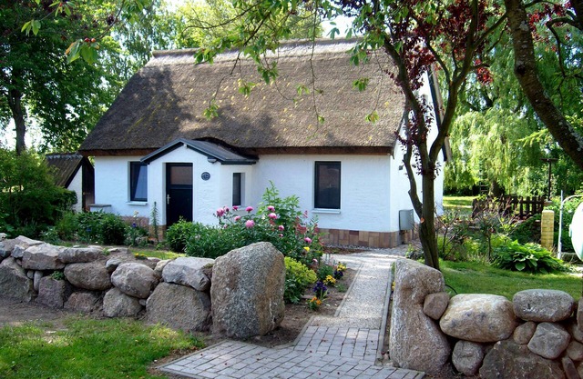 Thatched roof house-child friendly. large property, quiet location, living space 85 sqm.