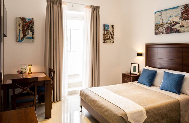 "the 10 square" - A townhouse situated in the heart of Siggiewi Village Square