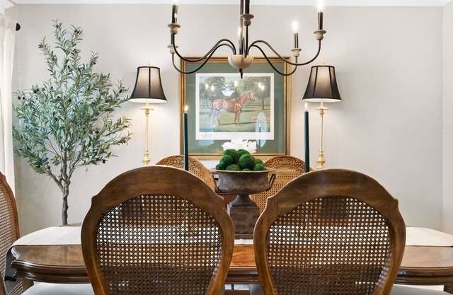 The Annie, 2 Bed- 1 Bath Charming and Newly Renovated Home - "A Guest Favorite!"