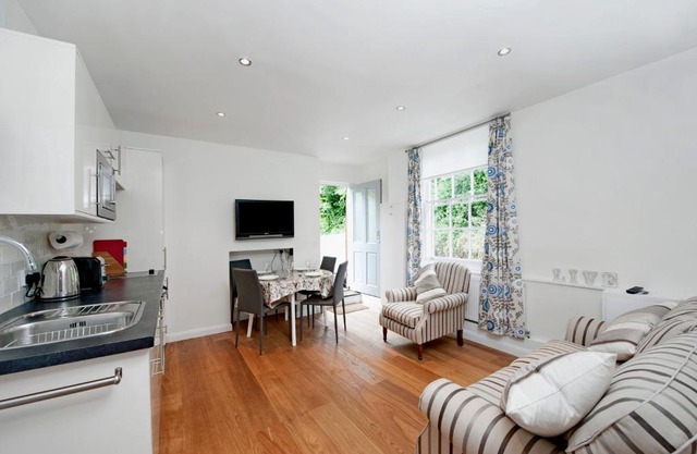 The Apartment, 24 West End Terrace, Winchester