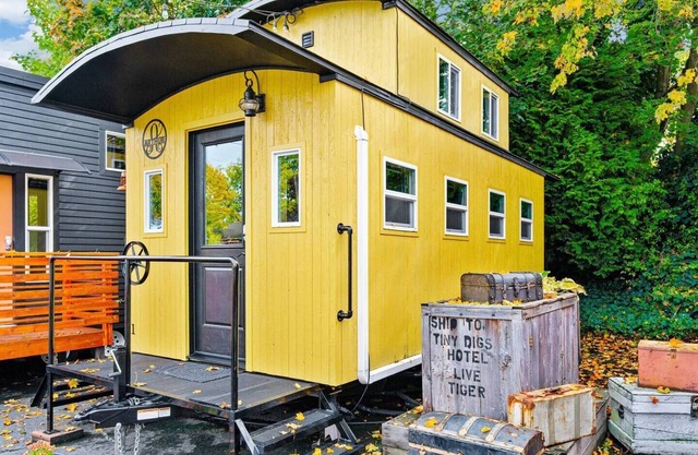 The Arthur - Custom Tiny Home w/Train Vibe