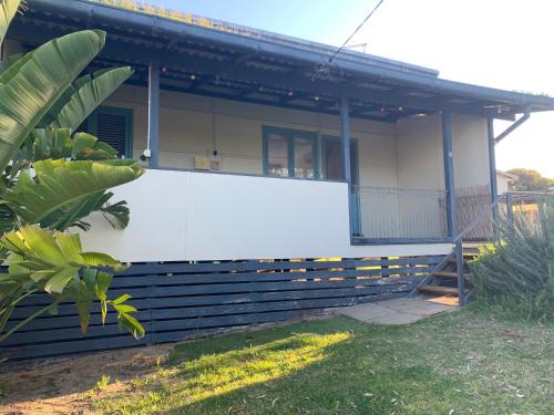 The Beach Cottage - Fenced Yard - Close to Beach and River mouth