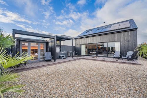 The Beach Hideaway - Lancing