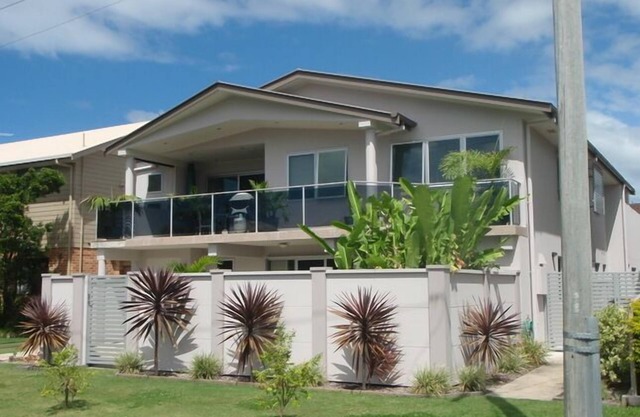The Beach House- quiet, private and close to all you need for a relaxing holiday