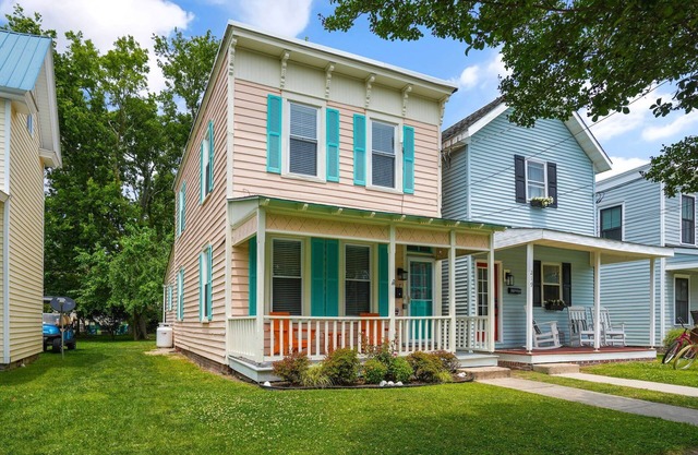The Beach Peach - Downtown location with new charm!