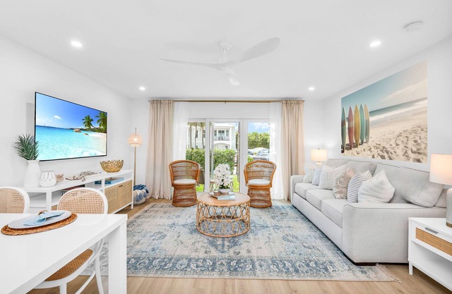 The Beach Villa in Juno! 1-Steps to the Beach