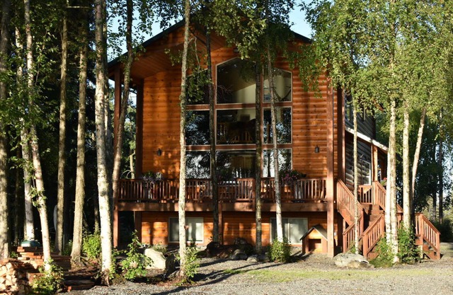 The Bears Den/Harding's Kenai River Lodge