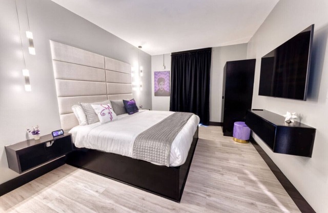 The Bella's Purple Prince Suite, Sleeps 2, Private Balcony