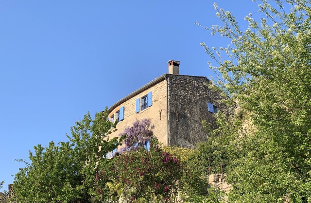 THE BLUE HOUSE NEAR THE ARDÈCHE GORGES