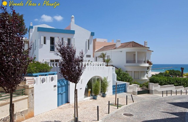 The Blue Villa in the Algarve: 50 m from the beach and Ocean, Praia da Rocha