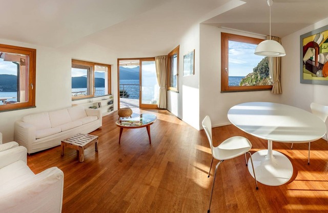 The Boat - Pieds dans l'eau