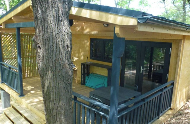 THE CABIN IN AN IDYLLIC SETTING IN THE HEART OF NATURE