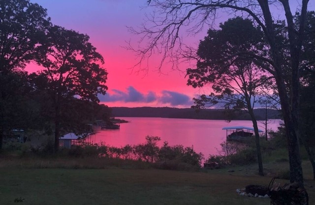 The Cabin-Lake Front Oasis