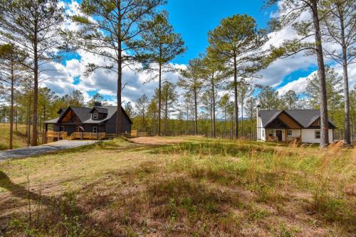The Cabins at Mountain Peak Retreat with Game Rooms