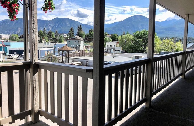 The Canterbury Inn of Downtown Invermere
