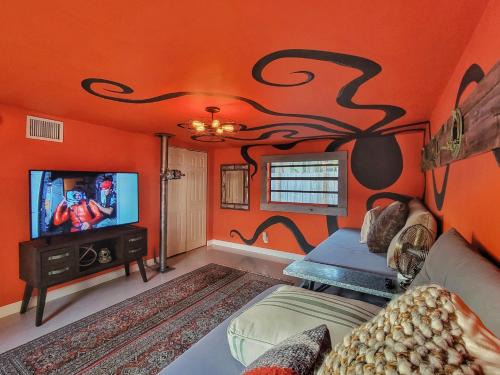 The Captain's Landing - 4 bedroom - 2 bathroom - Outdoor soaking tub - Adventure home