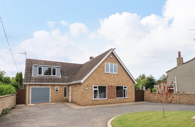 THE CHALET, family friendly, with hot tub in Outwell