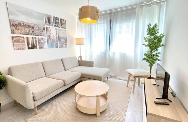 The Cliffs - Golden Espasante