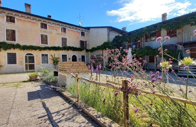 The 'Corte Canale Virgilio' estate with balcony