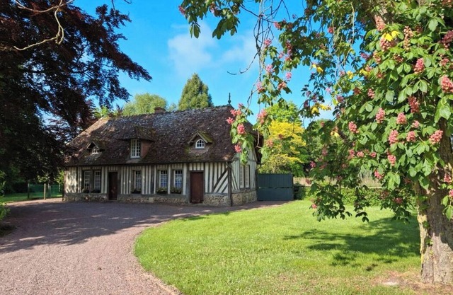The Cottage of Manoir de Bellou – Charm and Serenity for 6 Guests