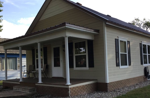 The Cottage on 6th in Saint Paul, NE