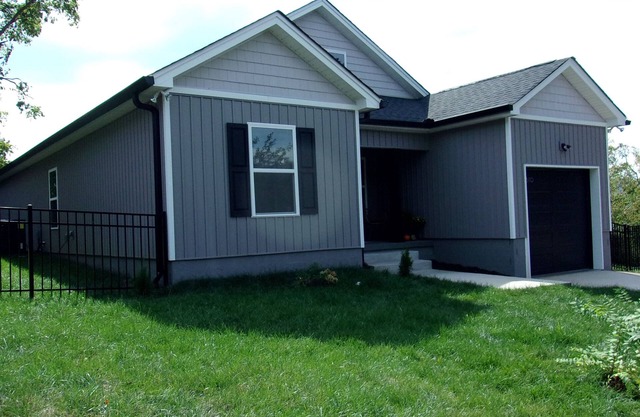 The Cozy Cottage. A pet-friendly place to relax and enjoy Chatt. 1 dog property.