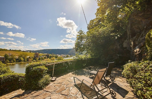 The cozy vacation home with a fantastic view of the Moselle