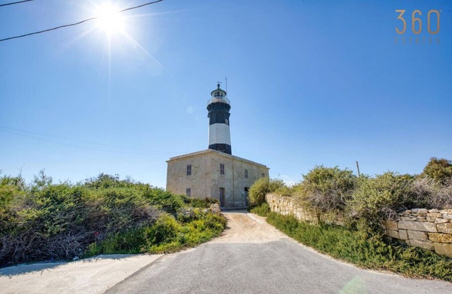 The Delimara Lighthouse - A Unique, cultural stay
