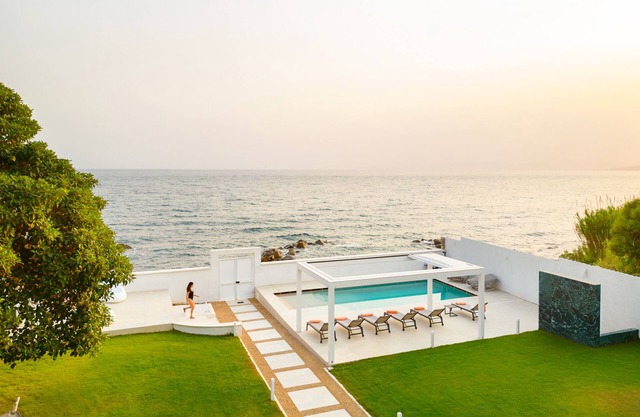 The Door to the Sea of S'Arpagiu, direct access to the sea, private pool