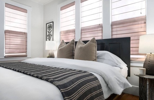 The Downtown Studio 3, Hot tub, Cowboy Pool!