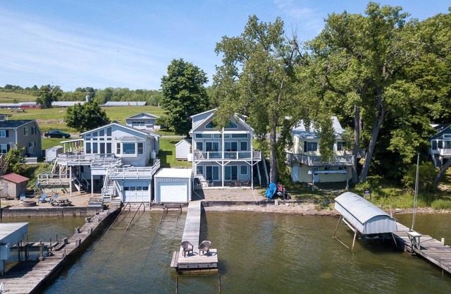 The Duck-In: "Contemporary Lakeside Cottage on Cayuga Lake"