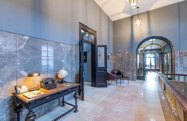 The Editory Riverside Hotel, an Historic Hotel