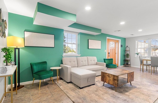 The Emerald | Grand | Old Town Views