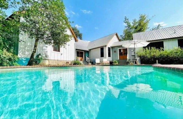 The Empty Nest D.Decker 10 min drive to Sq & OM