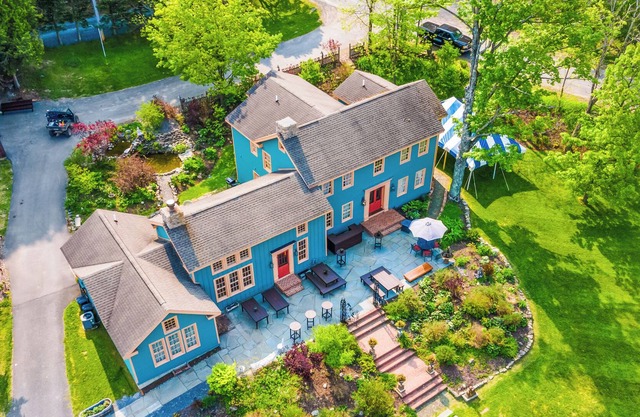 The entire Resort. Farmhouse and Schoolhouse!