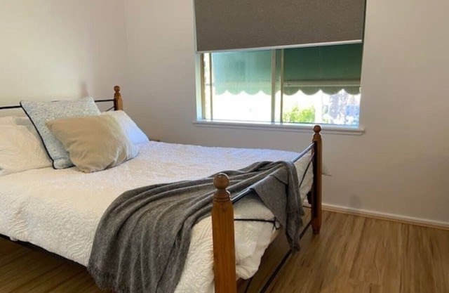 The EOS 2, Esperance