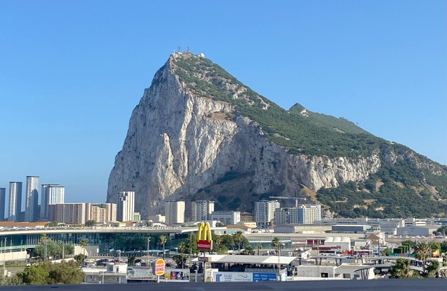 THE ROCK VIEWS APARTMENTS 1 1 min walk from the border with Gibraltar